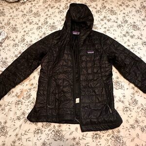 Women’s Patagonia puffer jacket